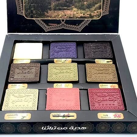 Nur wenige verfügbar: Alepposeifen-Geschenkbox  "Premium" mit 9 verschiedenen Duft-Seifen (3,31€/100g)