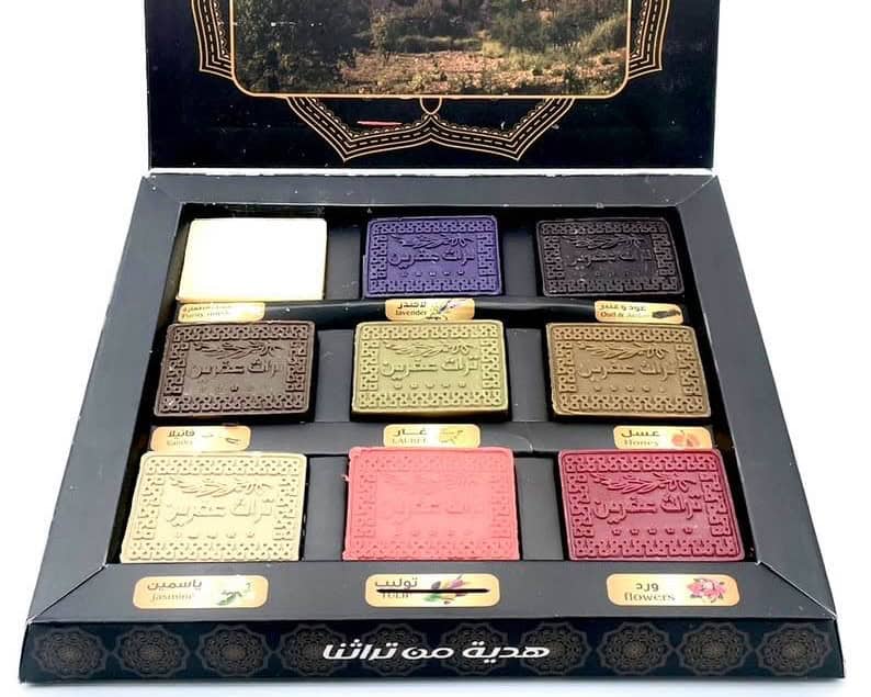 Nur wenige verfügbar: Alepposeifen-Geschenkbox  "Premium" mit 9 verschiedenen Duft-Seifen (3,31€/100g)