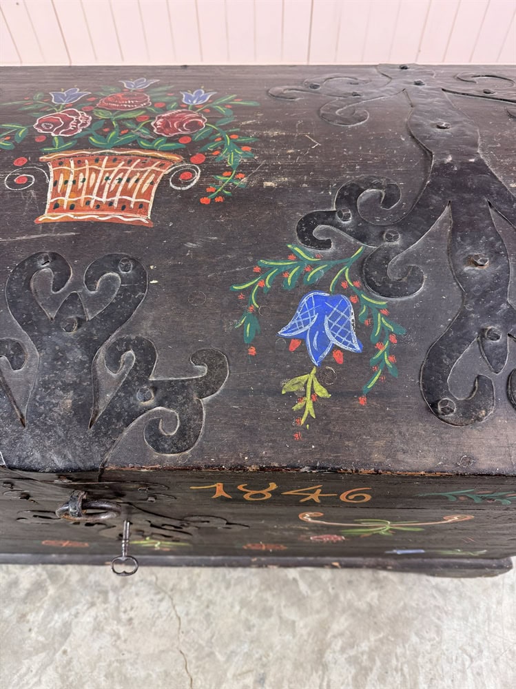 18th Century Marriage Chest - Image 6