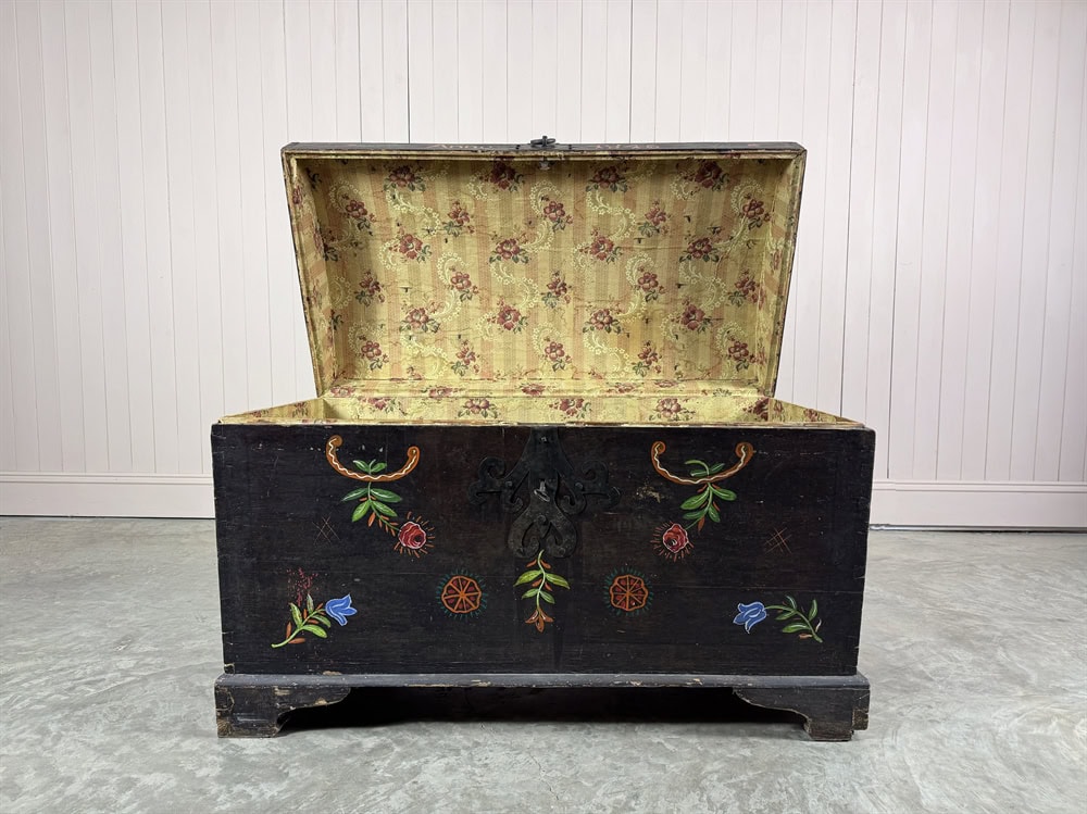 18th Century Marriage Chest - Image 10