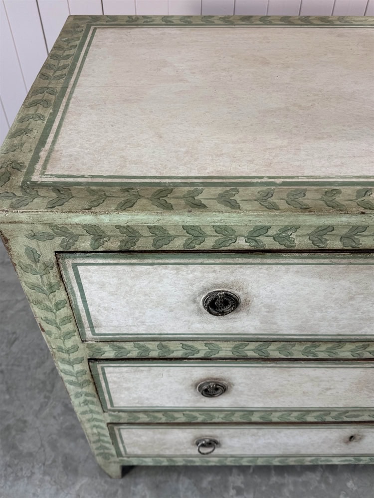 Italian Chest of Drawers - Image 5