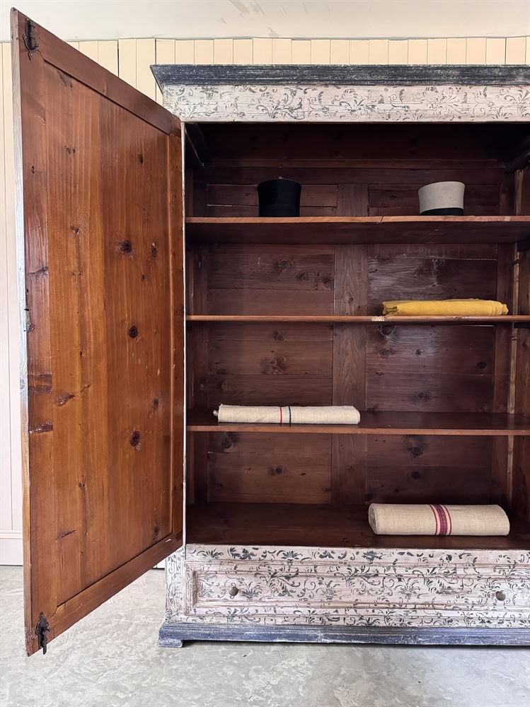 C19th  Italian Cupboard - Image 3