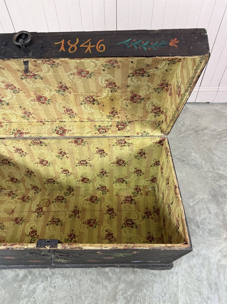 18th Century Marriage Chest - Image 4