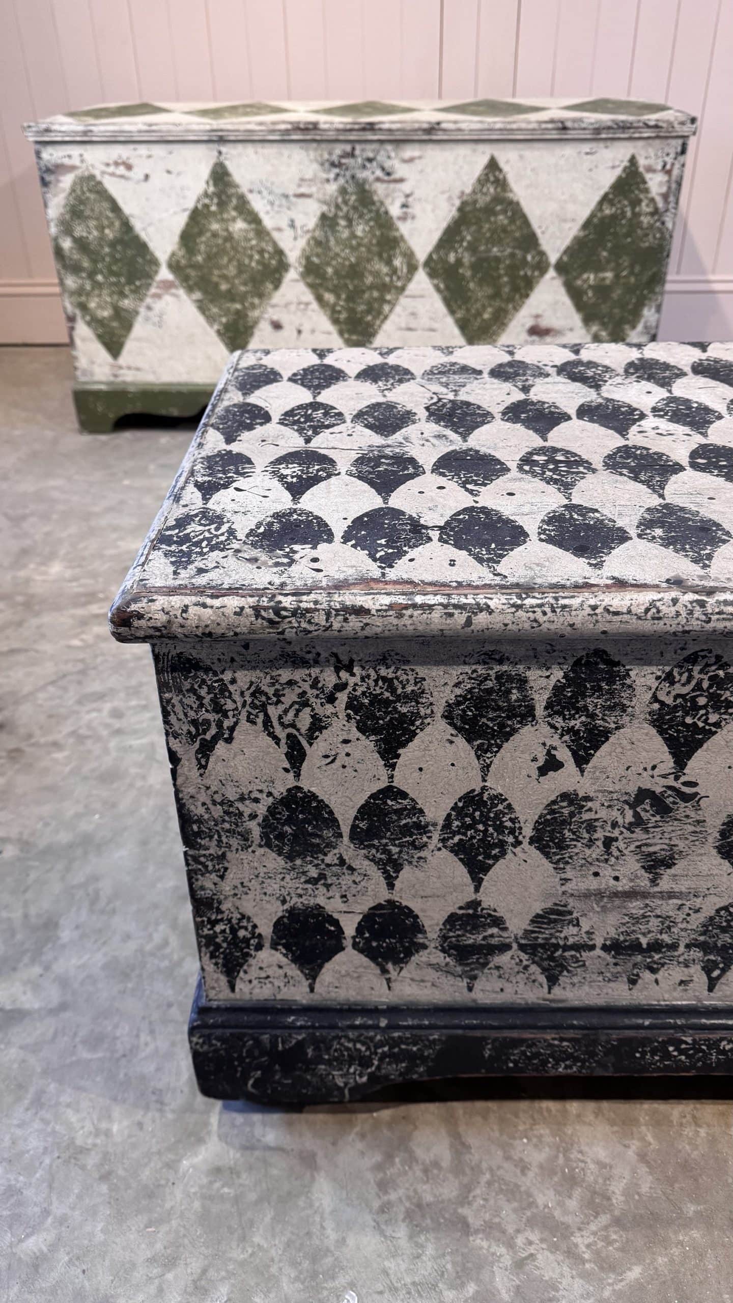 Black and White Chest - Image 4