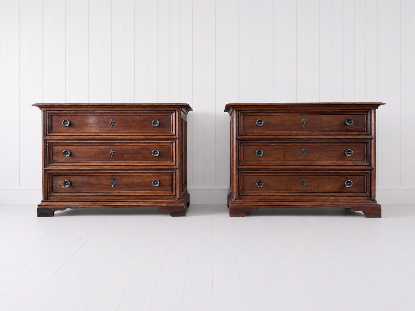 Pair of 19th Century Italian Walnut Chest of Drawers - Image 9