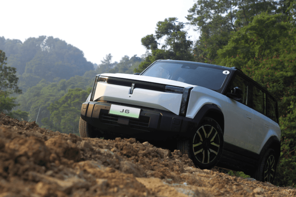 SUV Listrik Gagah dengan Kemampuan Off-Road