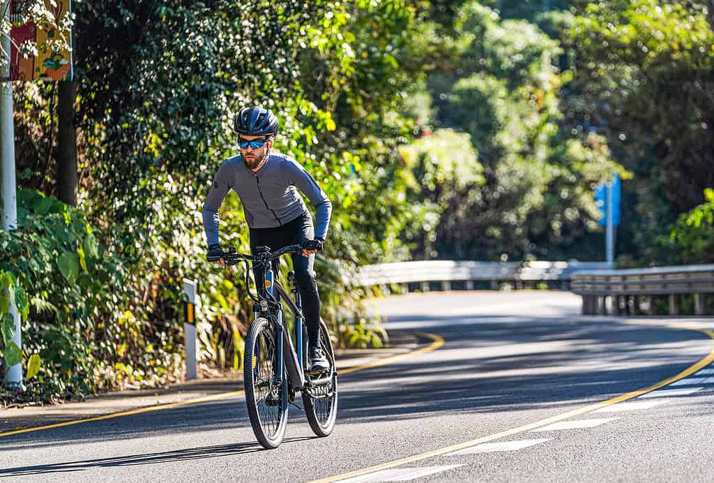 cycling in the rain ado dece300c