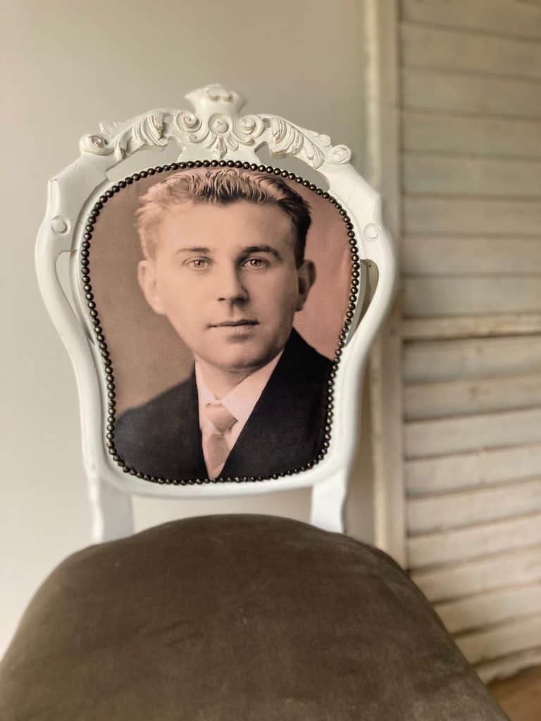 Vintage portret in een tierelantijntoilet.