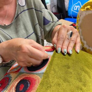 Unieke handgeweven stoffen en textielkunst bij Oud is Nieuw.