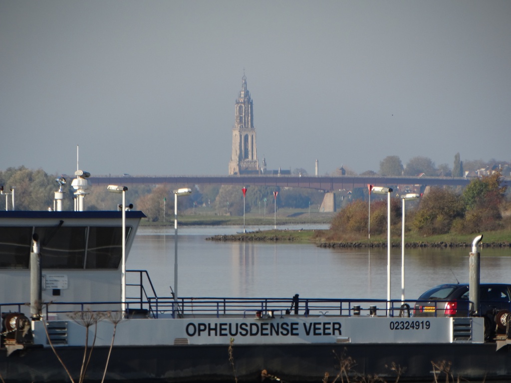 Opheusdense veer, brug en Cuneratoren.jpg