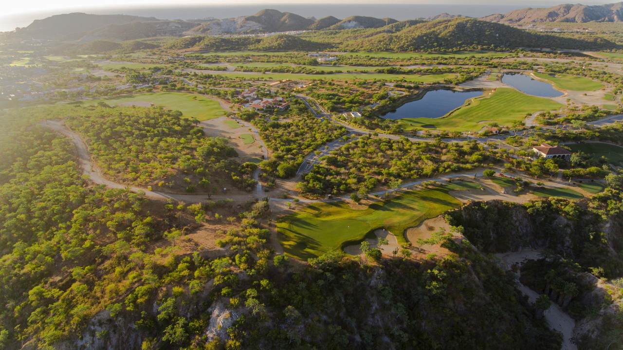 Palmilla Estate With Lush Greenery And Scenic Golf Course Views In Cabo. Perfect For Luxury Living And Outdoor Enjoyment.