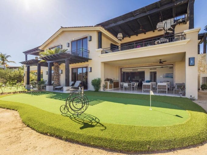 Palmilla Estate With Spacious Outdoor Living And Modern Amenities.