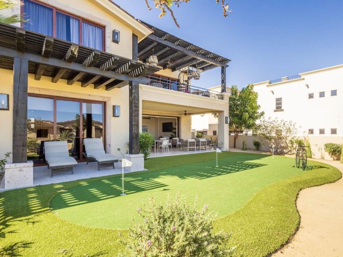 Palmilla Oceanview Estate With Spacious Outdoor Living And Modern Amenities.