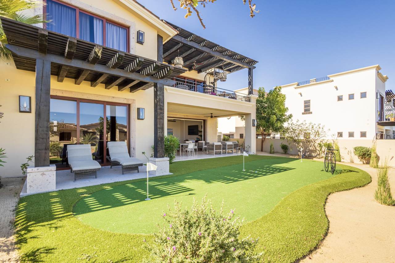 Palmilla Oceanview Estate With Spacious Outdoor Living And Modern Amenities.