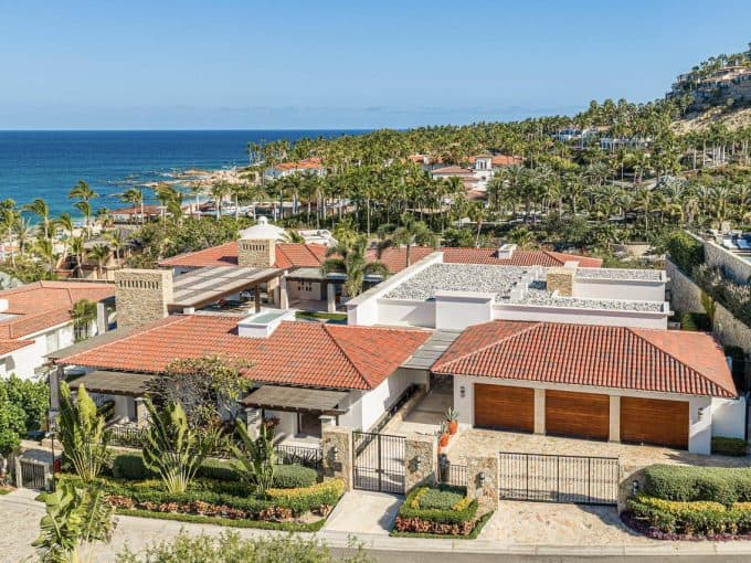 Palmilla Oceanview Estate With Luxurious Amenities And Stunning Ocean Vistas.