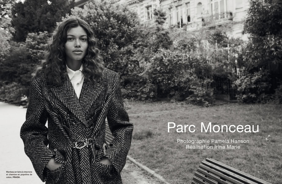 Elegant black-and-white portrait of a young woman with wavy hair in Parc Monceau, showcasing high fashion photography by Pamela Hanson for a sophisticated outdoor fashion shoot.