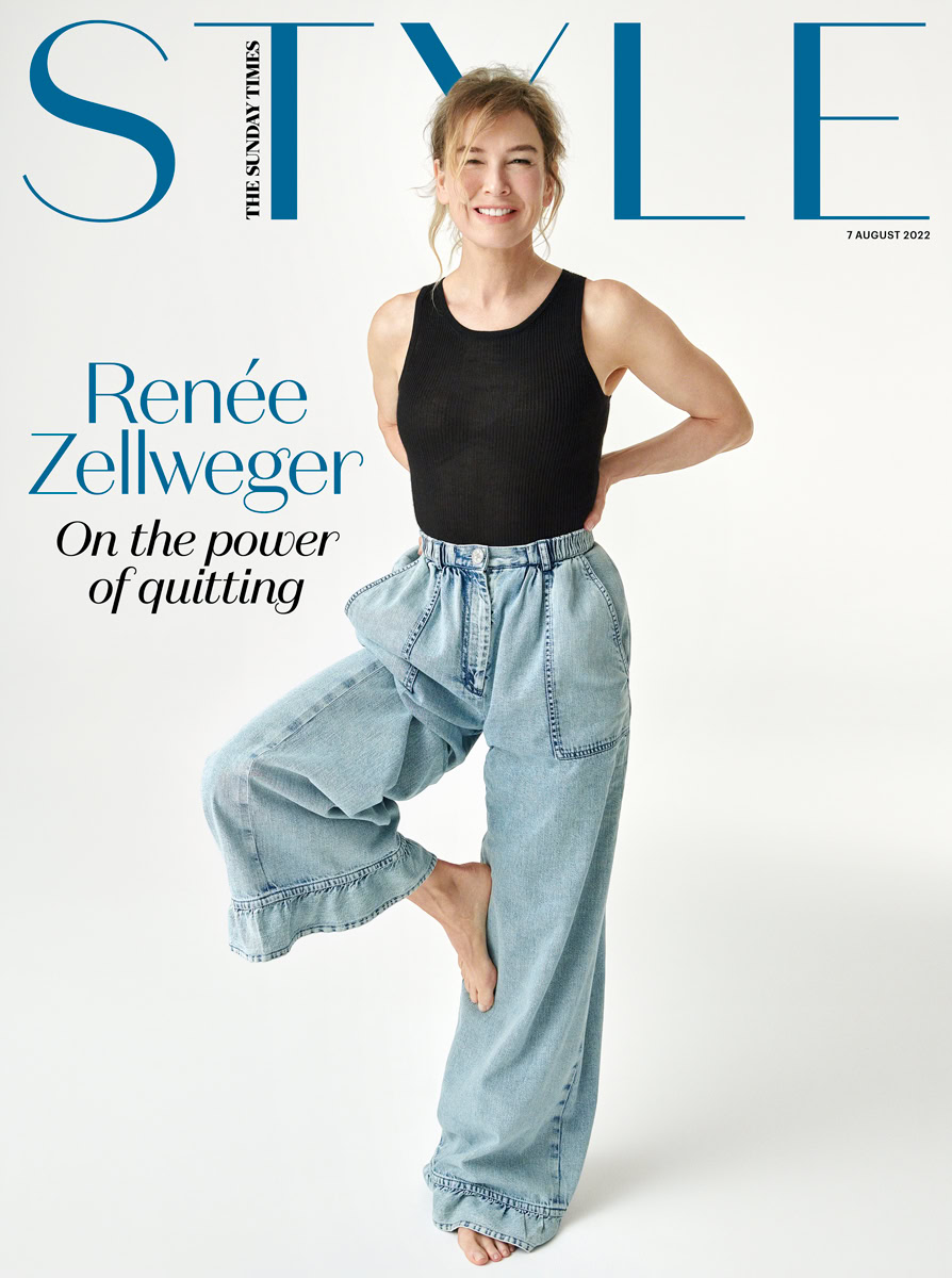 Renee-zellweger-model-portrait-on-magazine-cover-2022.