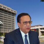 Héctor Valdez Albizu, gobernador del Banco Central.