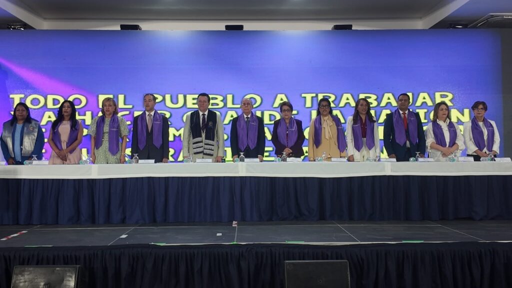 Danilo Medina encabeza graduación del Instituto de Formación Política Prof. Juan Bosch