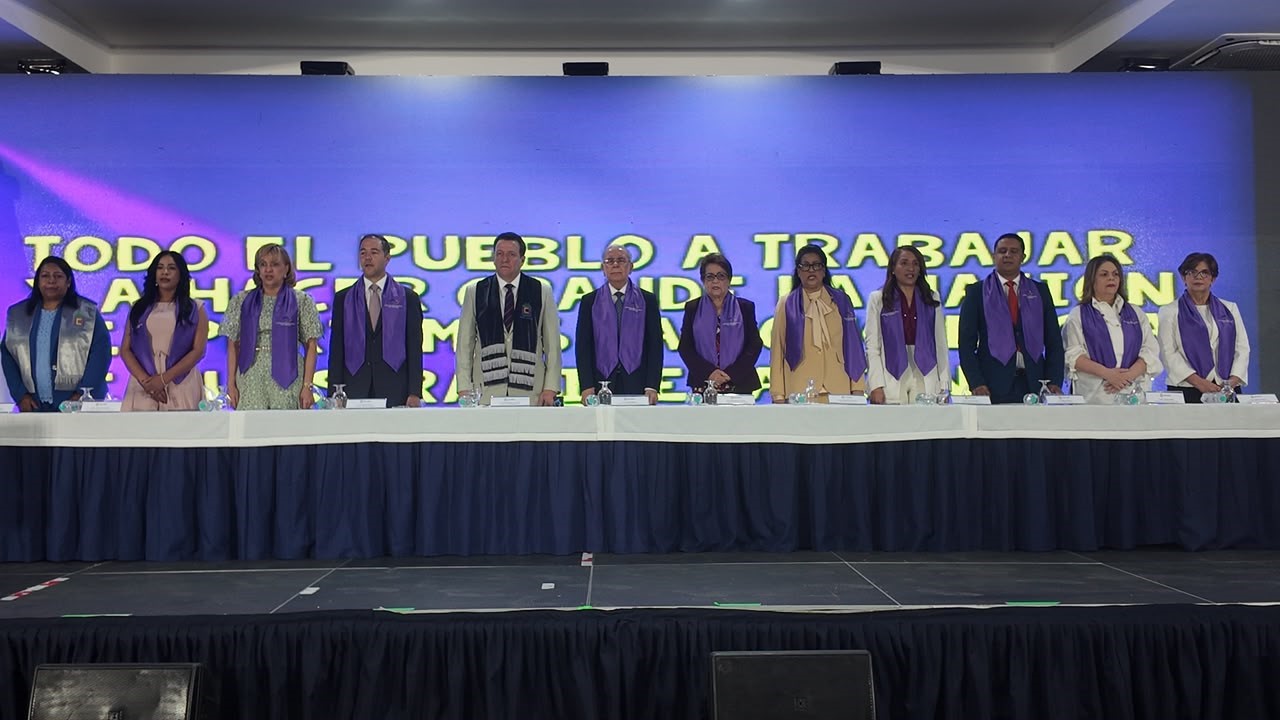 Danilo Medina encabeza graduación del Instituto de Formación Política Prof. Juan Bosch
