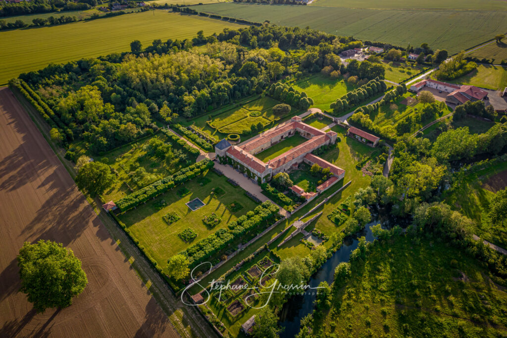 Photographie au drone sur le logis de Chaligny.