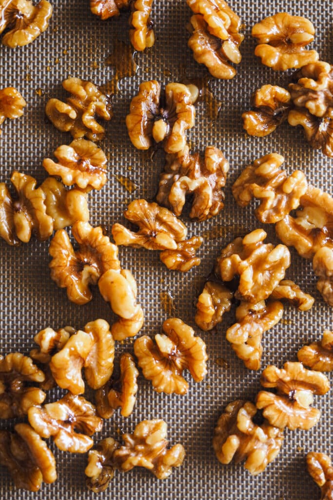 Nueces caramelizadas con sirope de arce. | Receta de Paula's Apron