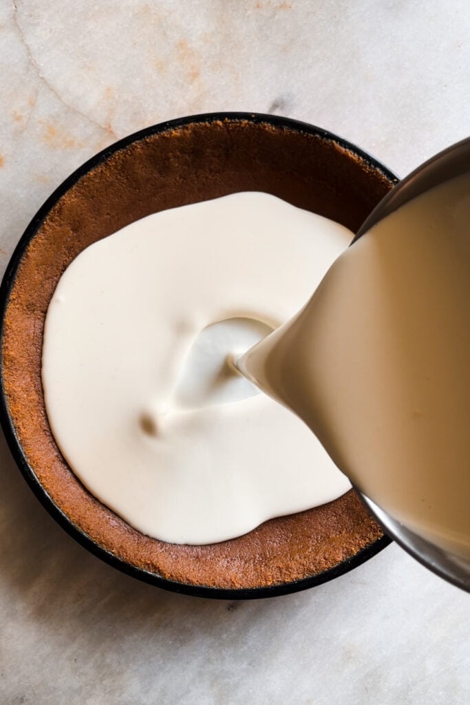 Rellenando la Tarta de Limón sin Horno y Cremosa con Solo 5 Ingredientes | Receta de Paula's Apron