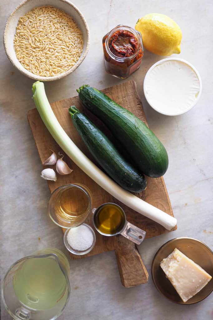 Ingredientes para Orzo Cremoso con Calabacín y Limón