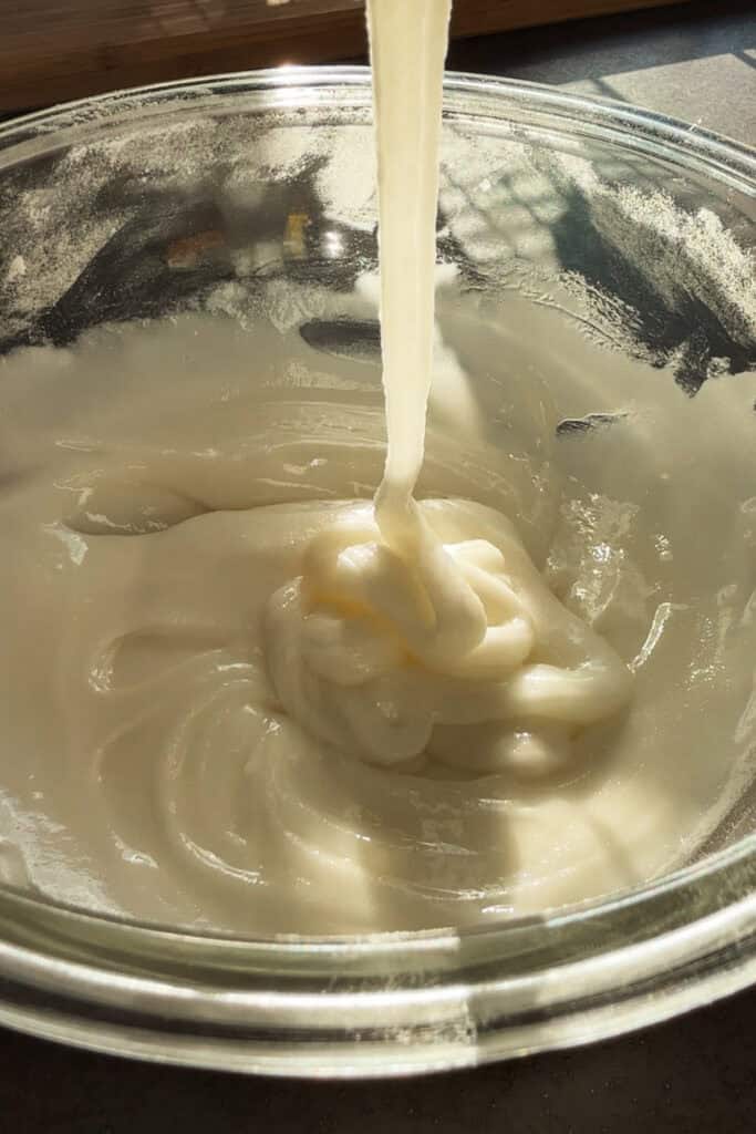 Glaseado cinnamon roll muffins