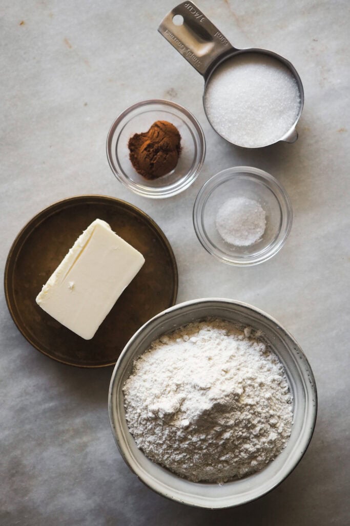 Ingredientes crumble para muffins de rollos de canela