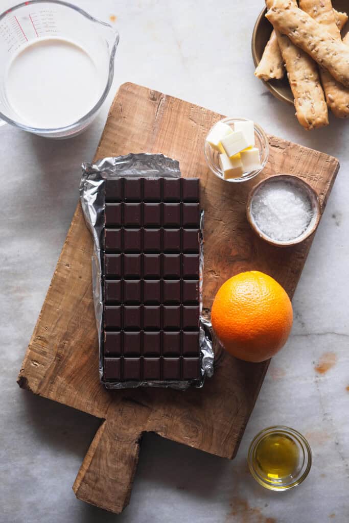 Ingredientes para pan con chocolate aceite y sal