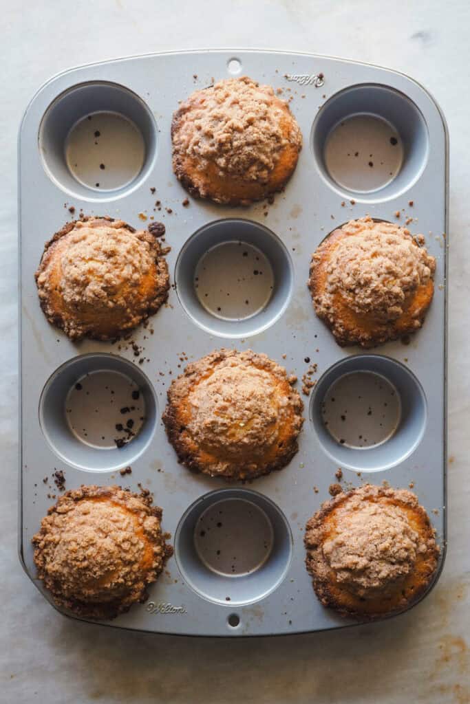 Paso 5 - dejar enfriar los muffins de rollo de canela