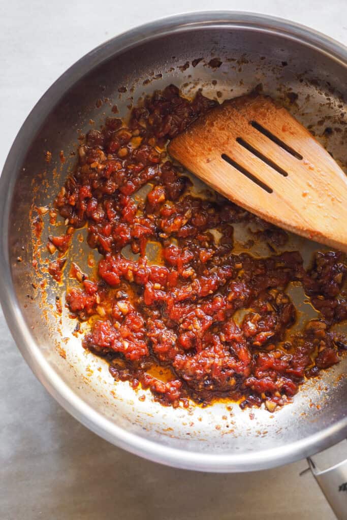 Sofrito de tomate con Harissa