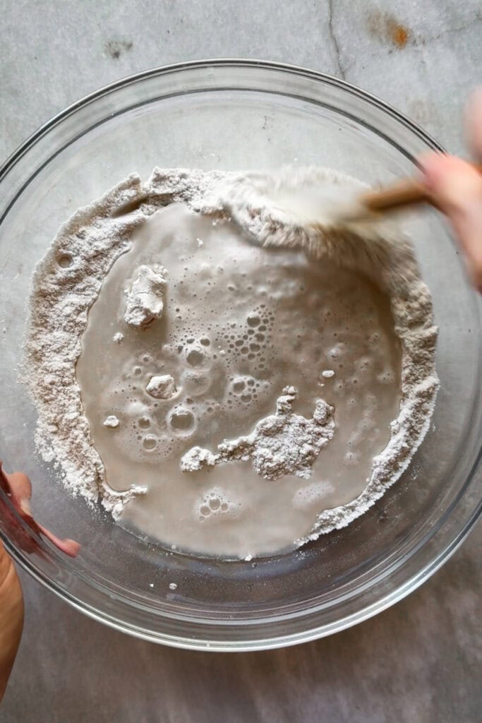 Paso 1 Masa Pizza Estilo Detroit - Mezclar Ingredientes