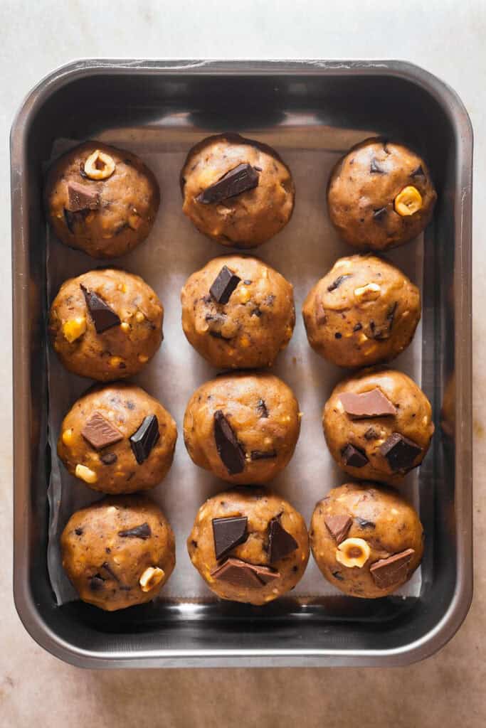 bolas de Masa de cookie de chocolate y avellanas