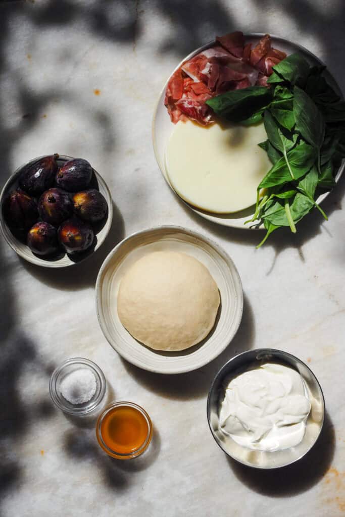 Ingredientes para hacer Flammkuchen de Higos y Jamón