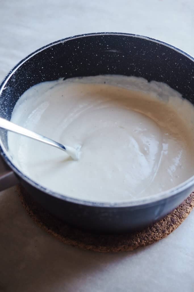 Salsa Mornay, una bechamel enriquecida con yema de huevo y queso