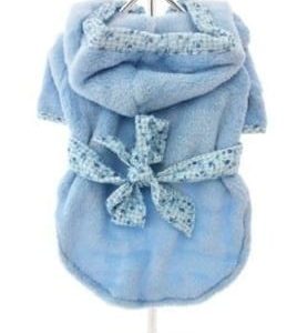 Soft blue pet hoodie with a bow, perfect for stylish small dogs and cats, featuring cozy fabric and adjustable fit.