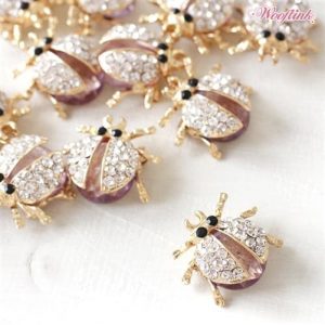Shiny bee-shaped jewelry charms with rhinestones, gold accents, and black eyes, perfect for pet-themed accessories and jewelry decoration.