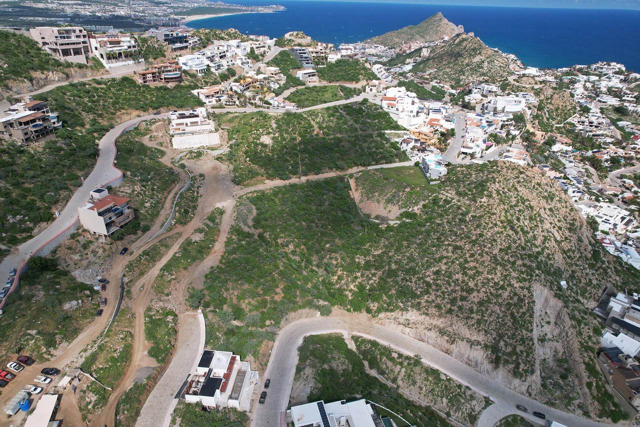 L40 M36 Pedregal Cabo San Lucas – Homes For Sale In Pedregal Spectacular Aerial View Of Pedregal Hillside Lot With Winding Roads And Modern Homes, Overlooking The Ocean In Pedregal Real Estate, Cabo San Lucas, Mexico.