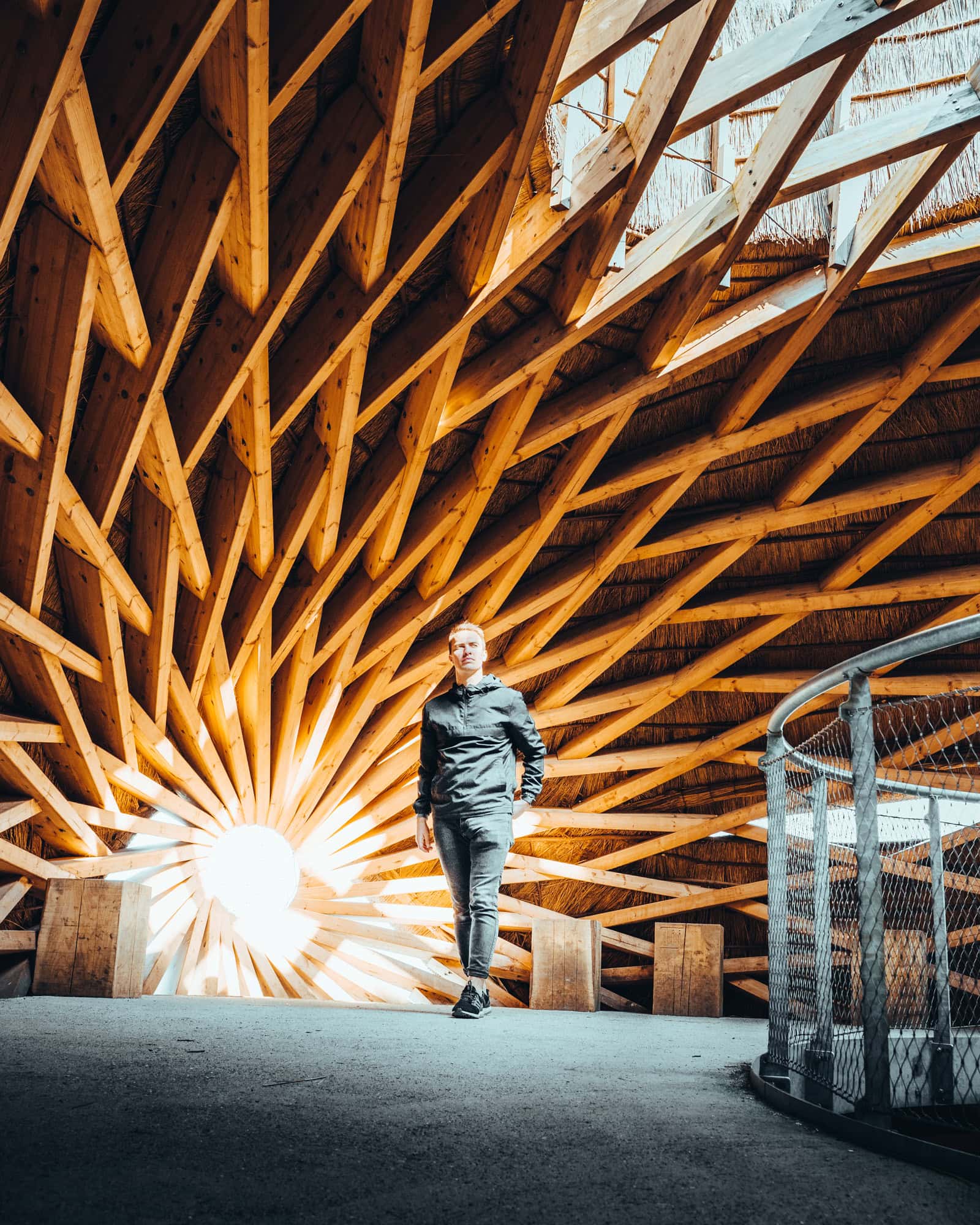 man standing in Vogelobservatorium Tij