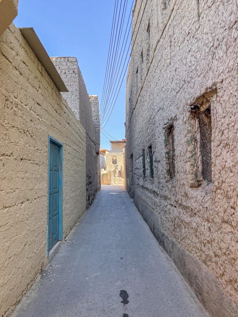 Narrow alley in Nizwa, Oman