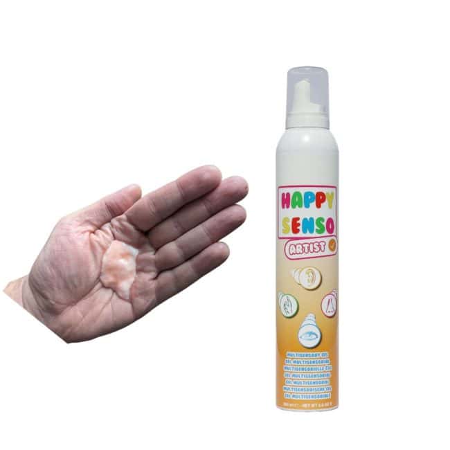 Bouteille de gel multisensoriel Happy Senso Artist tenant dans une main ouverte, stimulant les sens avec des couleurs vives