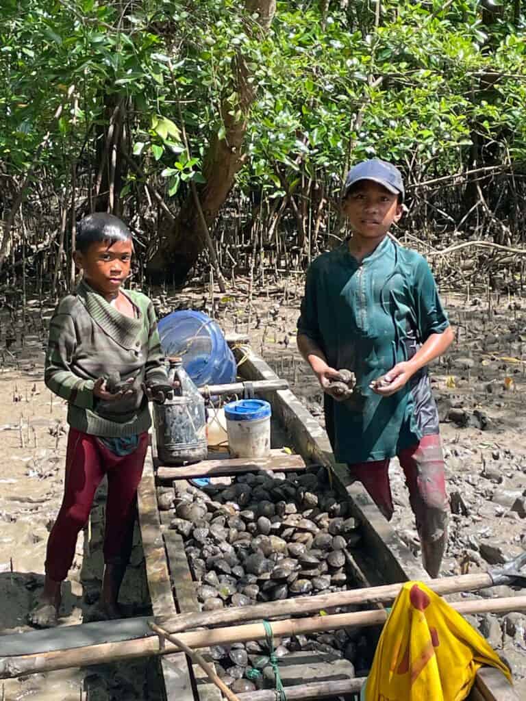 KGMC kids gathering shellfish