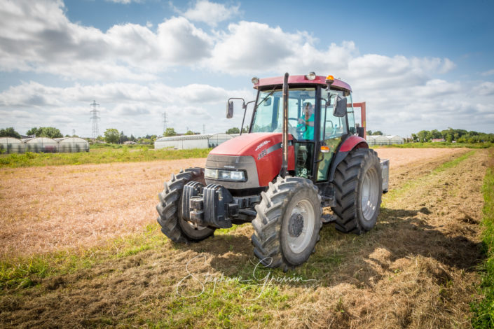 Reportage photo sur l’utilisation du tracteur agricole dans le maraichage