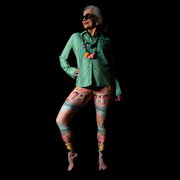 nero leggings on model