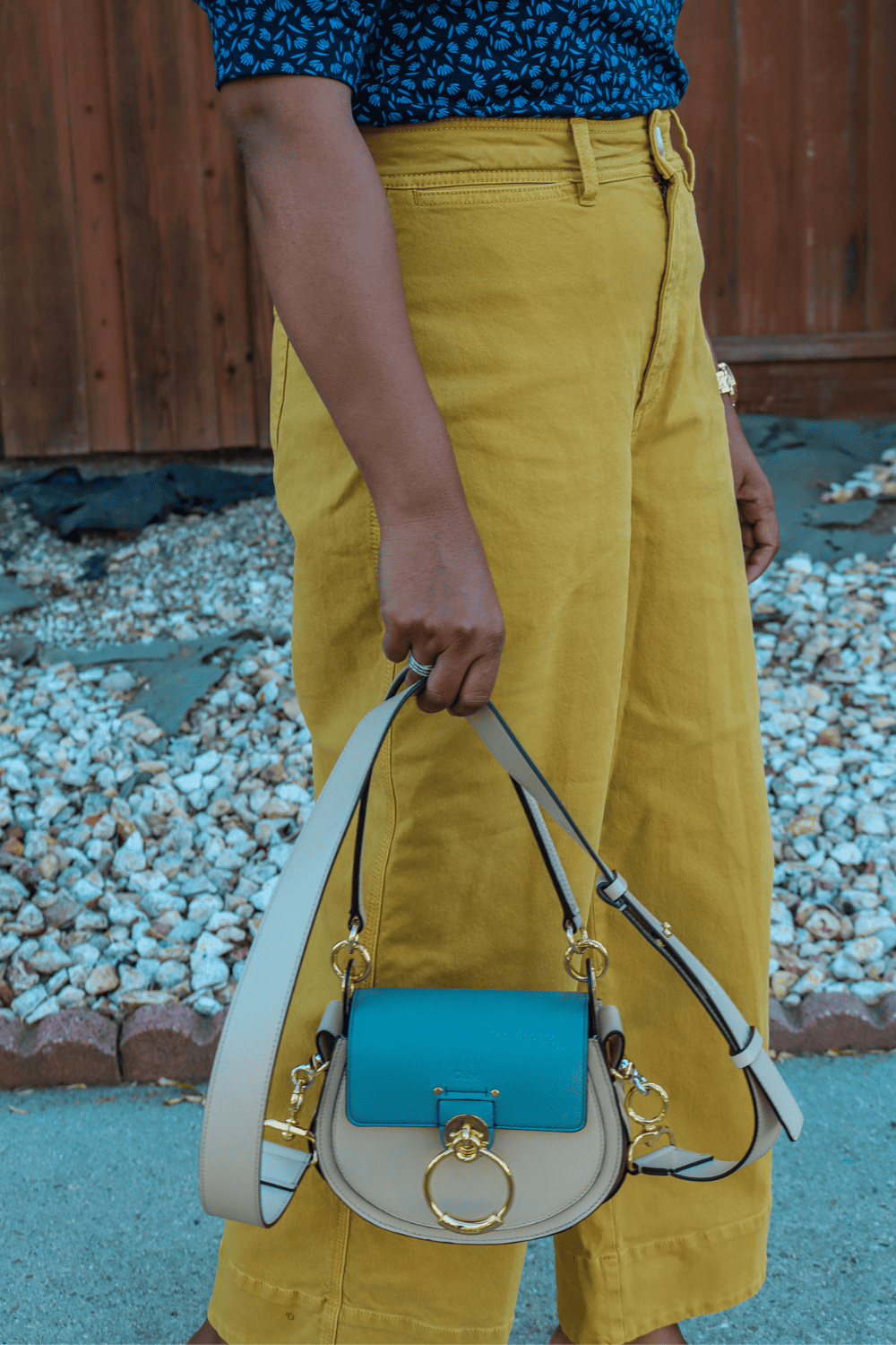 How to Wear High Waisted Jeans with a Tummy