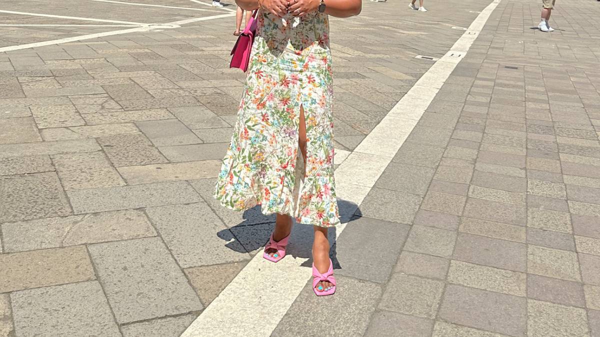 Stuart Weitzman Playa Knot Sandal Review & Shopping Guide - Blog Banner