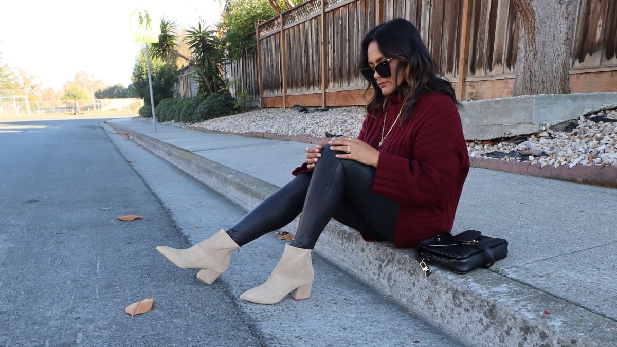 Best Sweaters You Can Wear With Leggings To Look Polished - Blog Banner