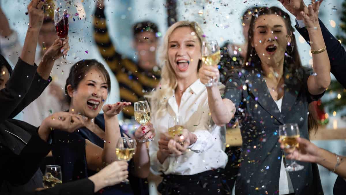 What To Wear To Your Next Office Dinner Party & Look Smart - Blog Banner